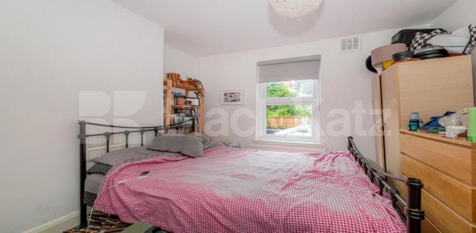 			NEW INSTRUCTION!, 2 Bedroom, 1 bath, 1 reception Flat			 Park Road, CROUCH END